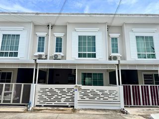 3 Bedroom Townhouse In Si Racha, Chonburi