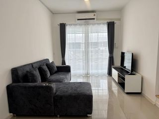 Casa adosada en alquiler de 3 habitaciones en Si Racha, Chonburi