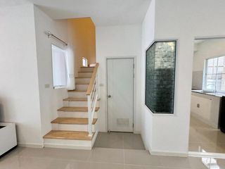 Casa adosada en alquiler de 3 habitaciones en Si Racha, Chonburi