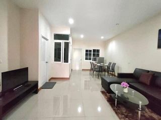 Reihenhaus zur Miete mit 4 Zimmer in Si Racha, Chonburi