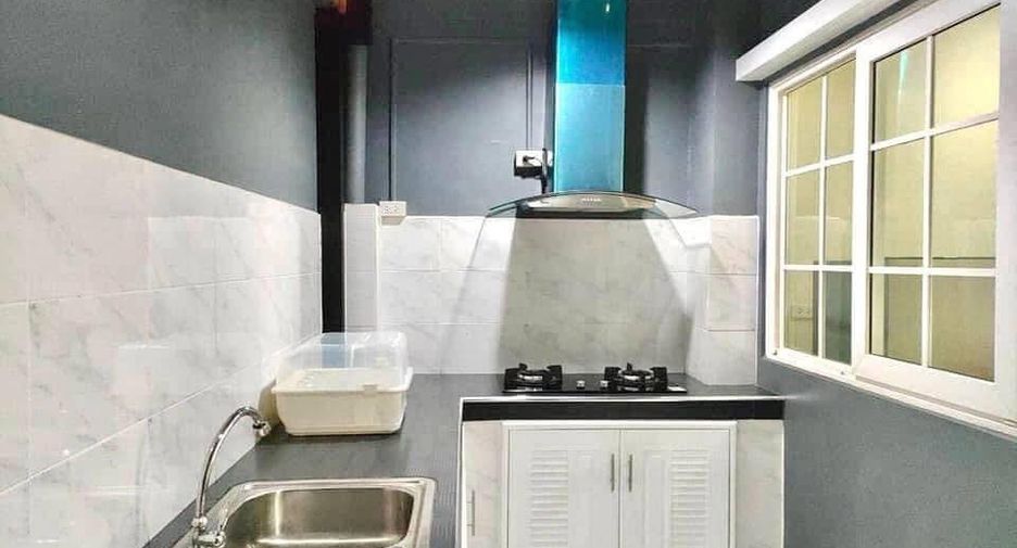 For rent 4 bedrooms townhouse in Si Racha, Chonburi