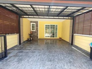 Reihenhaus zur Miete mit 4 Zimmer in Si Racha, Chonburi