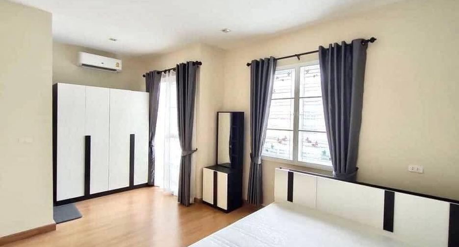 For rent 4 bedrooms townhouse in Si Racha, Chonburi