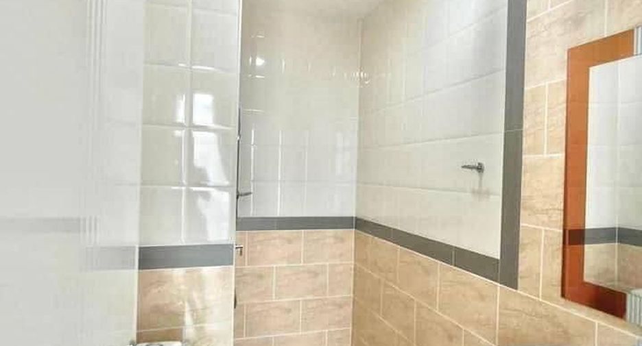 For rent 4 bedrooms townhouse in Si Racha, Chonburi