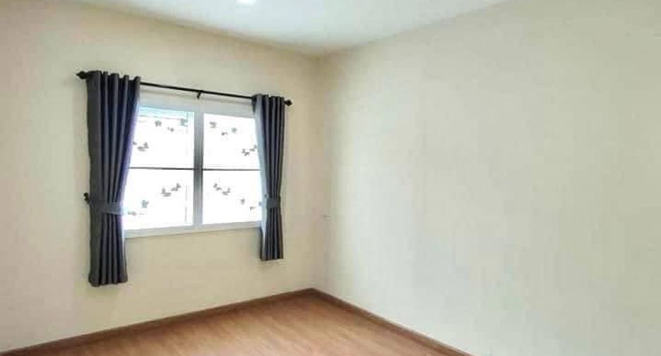 For rent 4 bedrooms townhouse in Si Racha, Chonburi