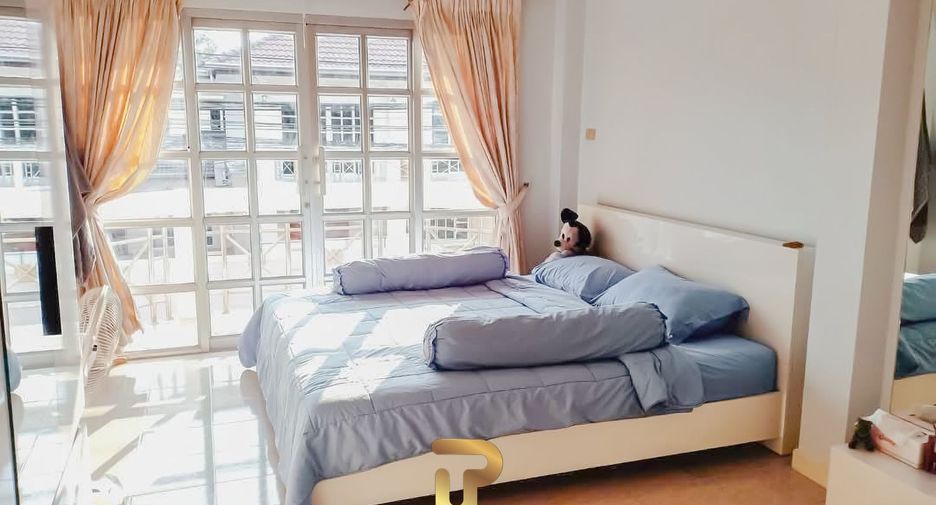 À vendre 33 chambres villa à Bang Lamung, Chonburi