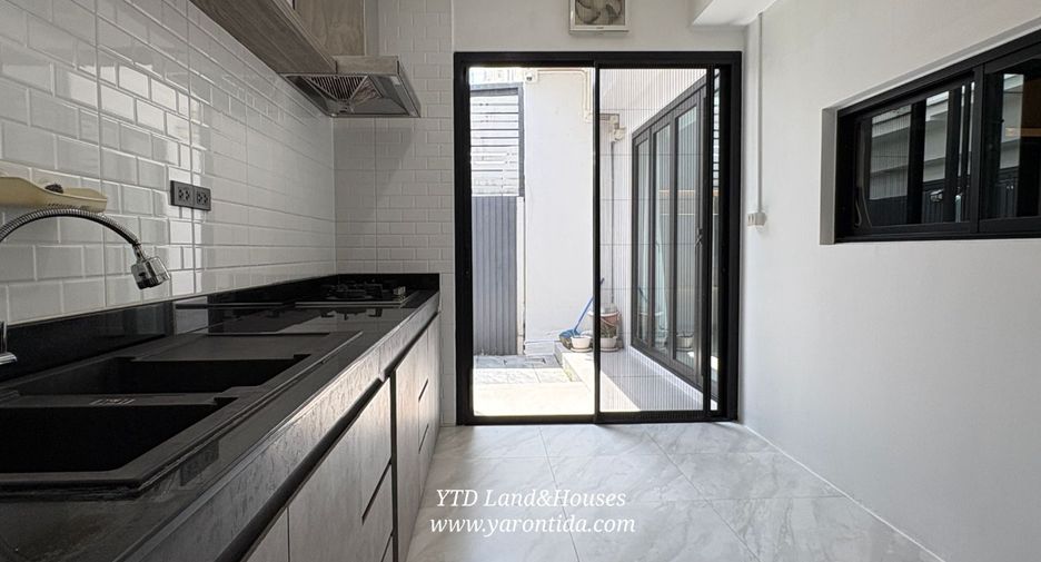 For rent and for sale 3 bedrooms townhouse in Bang Phli, Samut Prakan