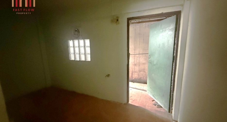Gewerbefläche zum Kauf mit 2 Zimmer in Thawi Watthana, Bangkok