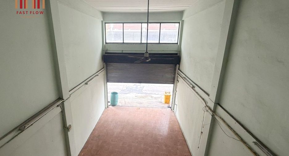 Gewerbefläche zum Kauf mit 2 Zimmer in Thawi Watthana, Bangkok