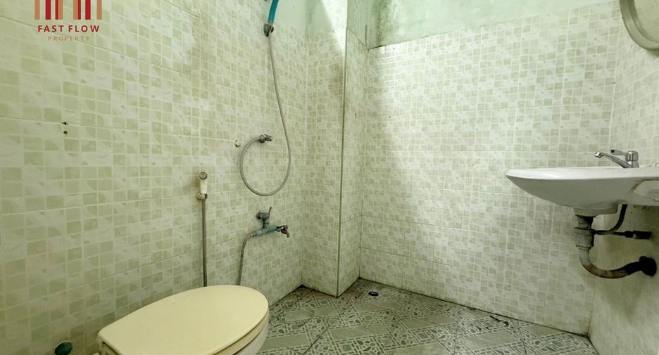 Gewerbefläche zum Kauf mit 2 Zimmer in Thawi Watthana, Bangkok
