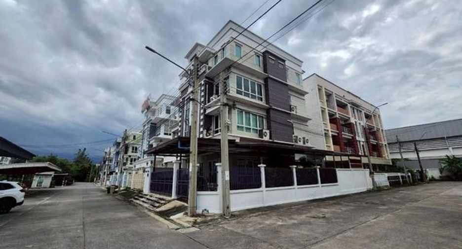 Аренда и продажа 2 спальни таунхаус в Лат Крабанг, Бангкок