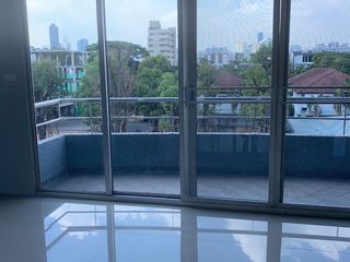 出租 10 卧室 商业空间 在 Huai Khwang, 曼谷