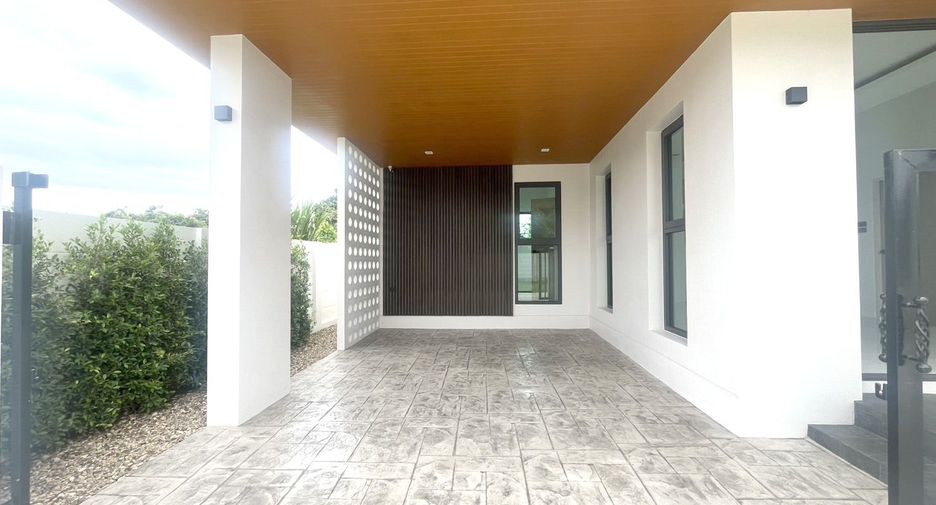 For sale 2 bedrooms house in Saraphi, Chiang Mai