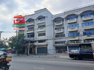 For sale 3 bedrooms retail Space in Sai Mai, Bangkok