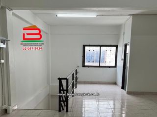 For sale 3 bedrooms retail Space in Sai Mai, Bangkok