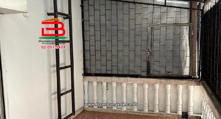 For sale 3 bedrooms retail Space in Sai Mai, Bangkok