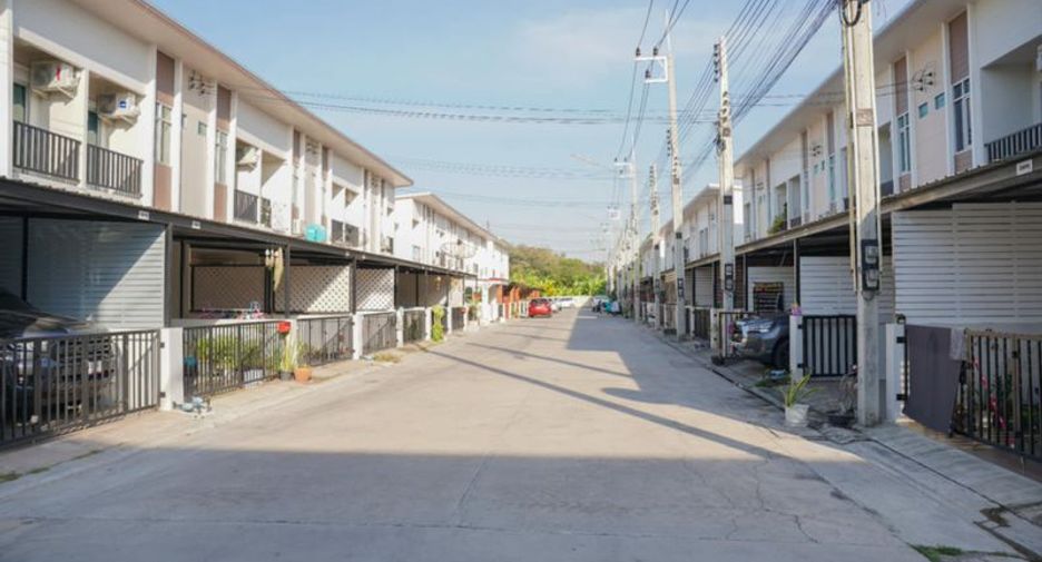 出售 2 卧室 联排别墅 在 Bang Lamung, Chon Buri