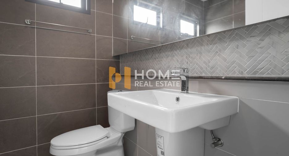 Haus zum Kauf mit 4 Zimmer in Bang Khun Thian, Bangkok