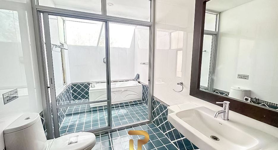 For sale 4 ベッドルーム villa in Sattahip, Chonburi