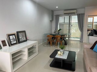 出租 3 卧室 联排别墅 在 Bang Kho Laem, 曼谷