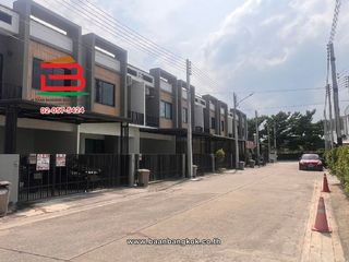 For sale 2 bedrooms townhouse in Mueang Pathum Thani, Pathum Thani