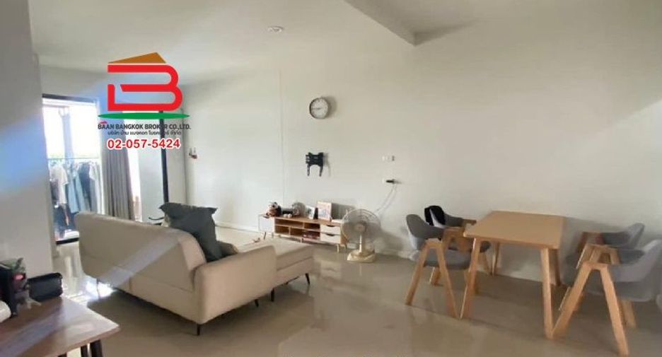 出售 2 卧室 联排别墅 在 Mueang Pathum Thani, Pathum Thani