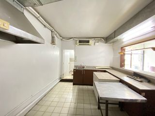 For rent 3 bedrooms retail Space in Mueang Chiang Mai, Chiang Mai