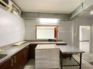 For rent 3 bedrooms retail Space in Mueang Chiang Mai, Chiang Mai
