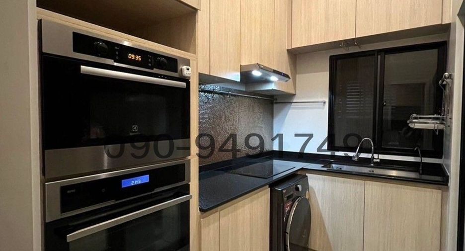 For rent 3 bedrooms townhouse in Yan Nawa, Bangkok