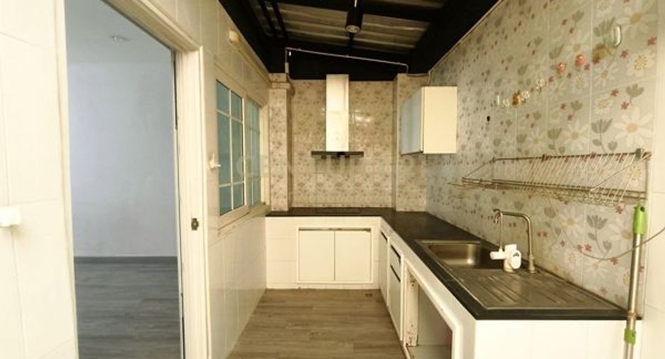 For rent and for sale 4 bedrooms townhouse in Mueang Nonthaburi, Nonthaburi