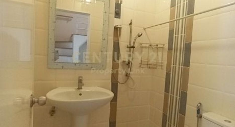 For rent and for sale 4 bedrooms townhouse in Mueang Nonthaburi, Nonthaburi