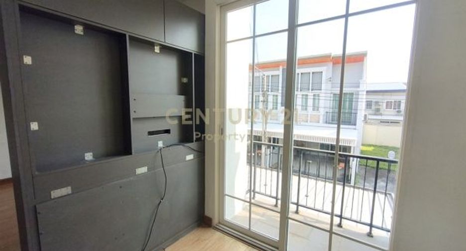 For rent and for sale 4 bedrooms townhouse in Mueang Nonthaburi, Nonthaburi