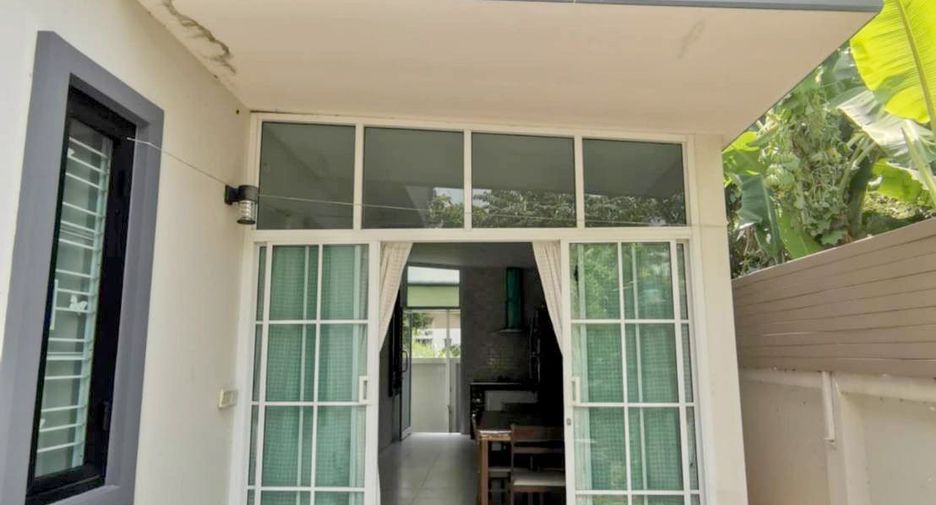 For rent 3 bedrooms house in San Kamphaeng, Chiang Mai