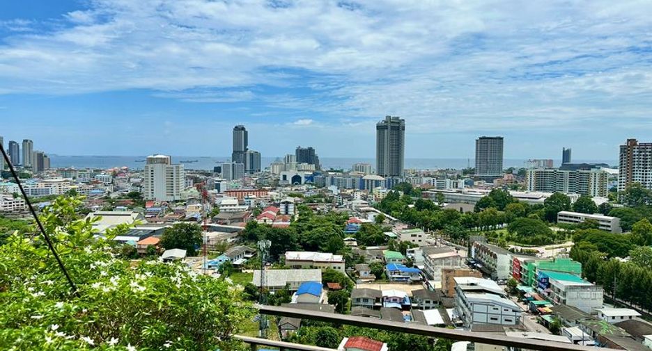 For rent and for sale 1 bed condo in Si Racha, Chonburi