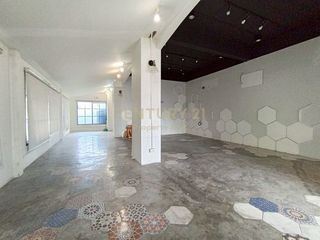 For rent and for sale 4 bedrooms retail Space in Huai Khwang, Bangkok