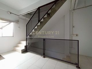 For rent and for sale 4 bedrooms retail Space in Huai Khwang, Bangkok