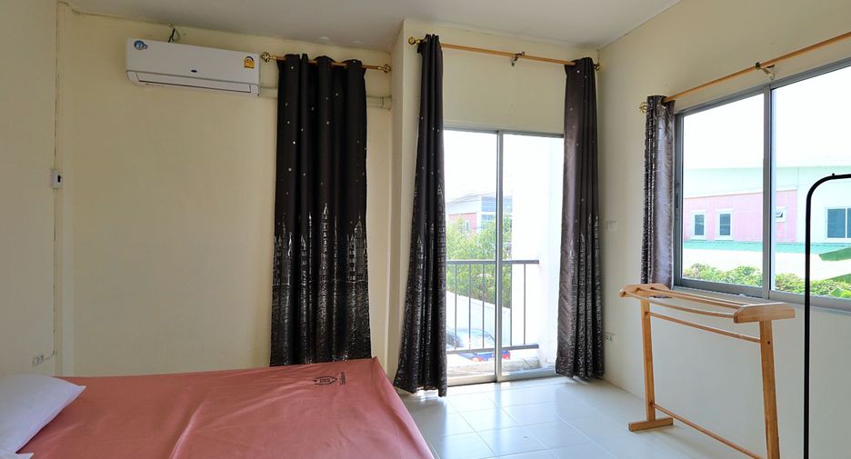 For sale 2 bedrooms townhouse in Mueang Chon Buri, Chonburi