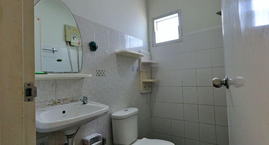 For sale 2 bedrooms townhouse in Mueang Chon Buri, Chonburi
