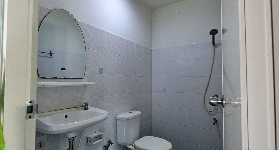 For sale 2 bedrooms townhouse in Mueang Chon Buri, Chonburi