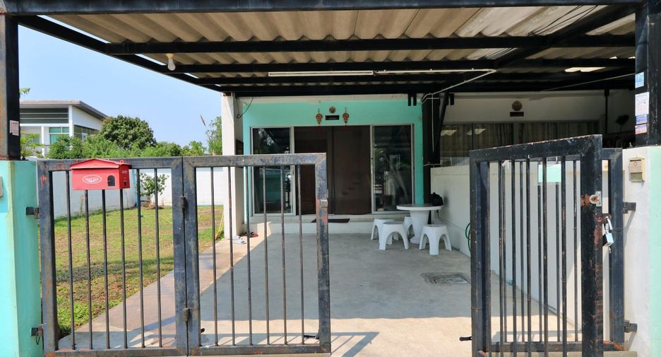 For sale 2 bedrooms townhouse in Mueang Chon Buri, Chonburi