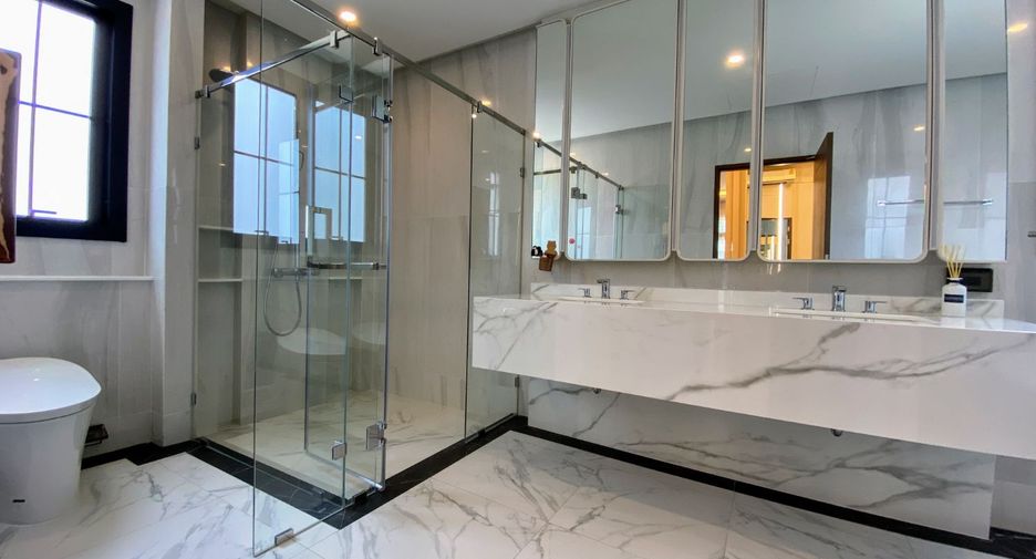 For sale 4 bedrooms house in Thawi Watthana, Bangkok