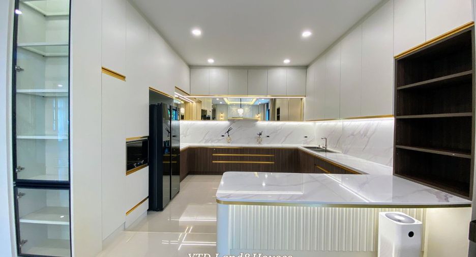 For sale 4 bedrooms house in Thawi Watthana, Bangkok
