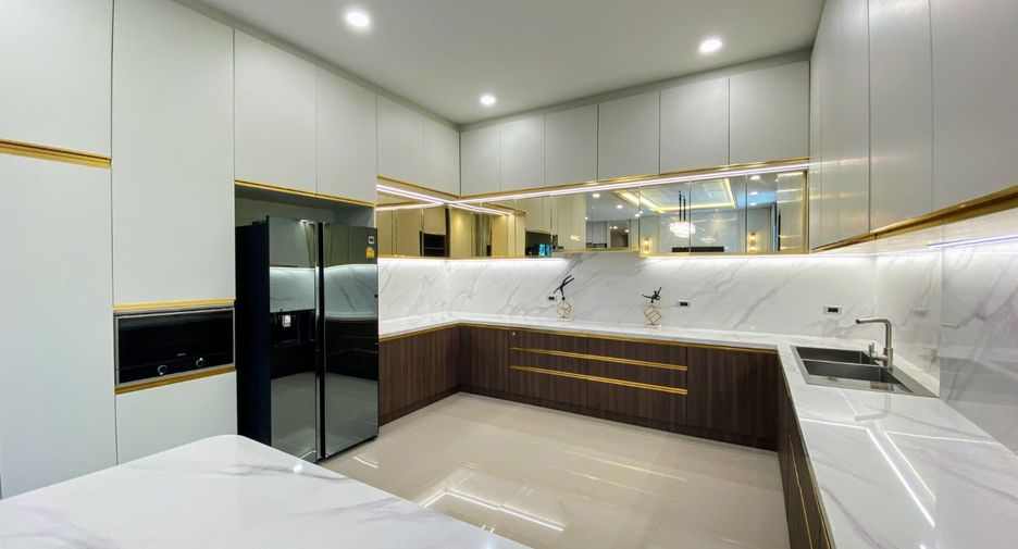 For sale 4 bedrooms house in Thawi Watthana, Bangkok