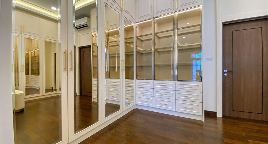 For sale 4 bedrooms house in Thawi Watthana, Bangkok