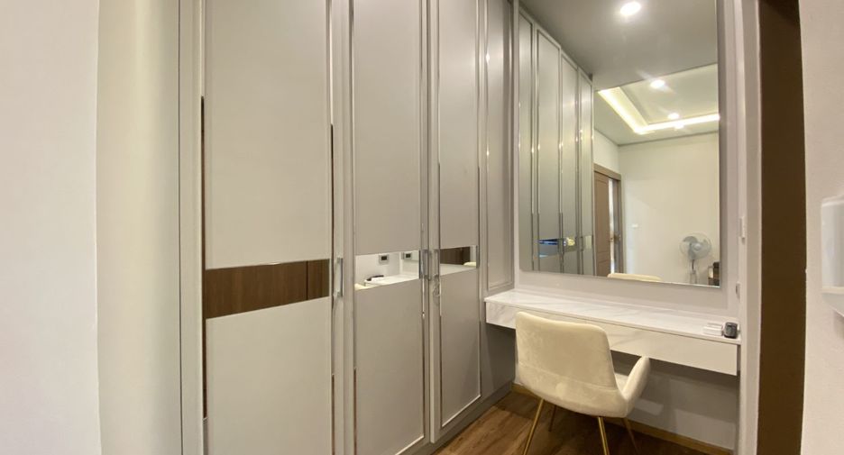 For sale 4 bedrooms house in Thawi Watthana, Bangkok