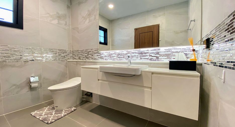 For sale 4 bedrooms house in Thawi Watthana, Bangkok