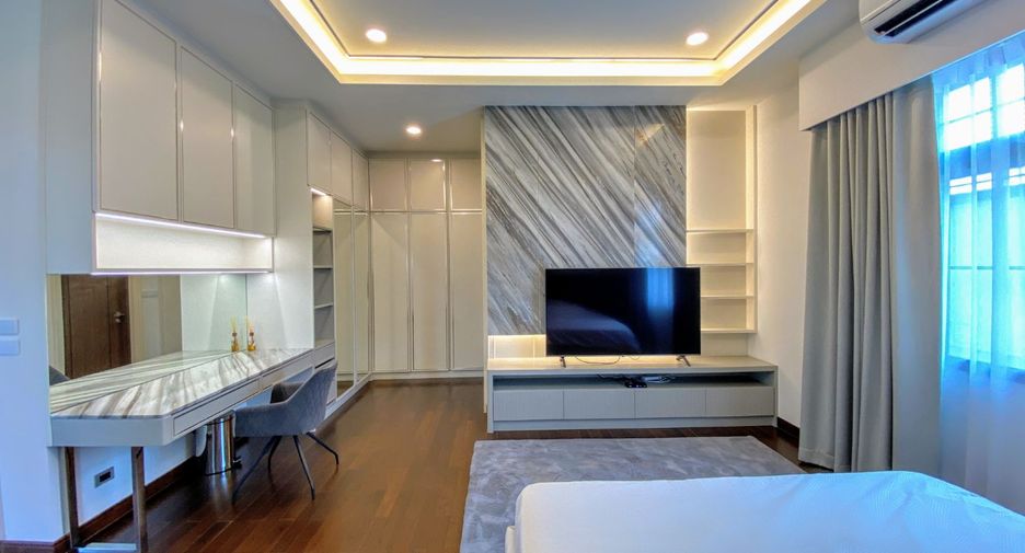 For sale 4 bedrooms house in Thawi Watthana, Bangkok