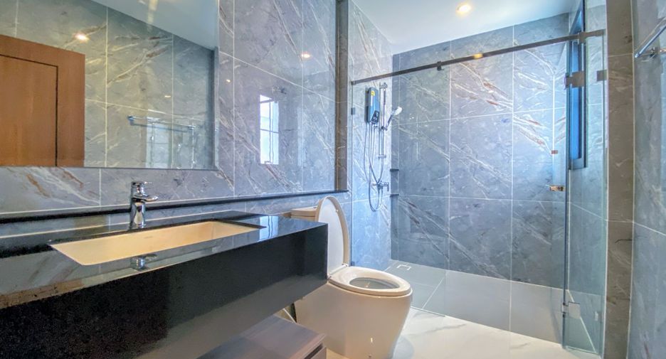 For sale 4 bedrooms house in Thawi Watthana, Bangkok