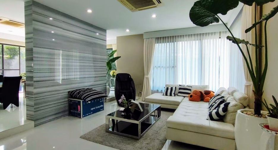 For sale 4 bedrooms house in Taling Chan, Bangkok