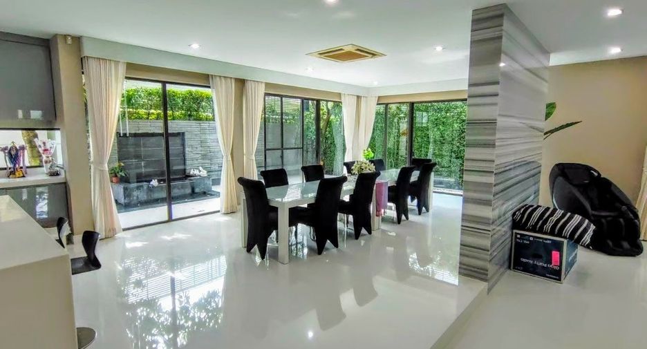 For sale 4 bedrooms house in Taling Chan, Bangkok